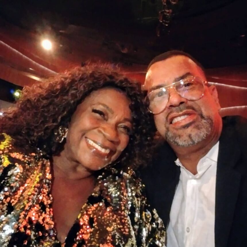 zeze-motta-fala-sobre-o-namoro-aos-81-anos:-‘sigo-ativa-e-apaixonada’