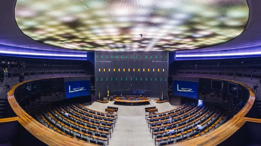 fim-da-escala-6×1-avanca-no-congresso-e-eleva-receio-de-setores-produtivo-e-financeiro