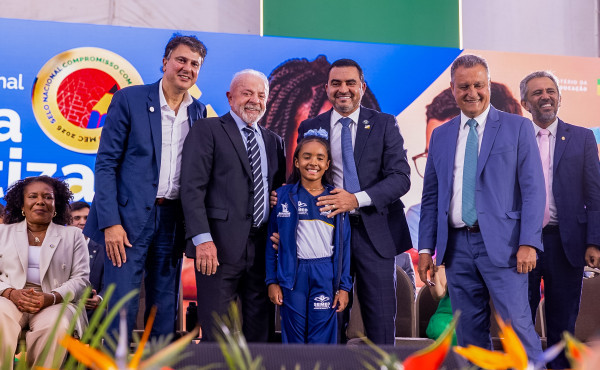 governador-wanderlei-barbosa-recebe-selo-ouro-que-reconhece-o-tocantins-como-unico-estado-do-norte-em-alfabetizacao-na-idade-certa-–-secom-to