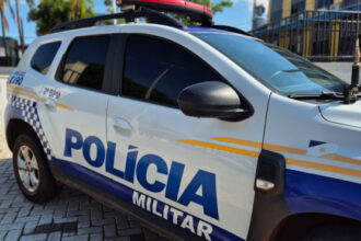 policia-militar-prende-condutor-por-embriaguez-apos-colisao-contra-muros-de-residencias-em-araguaina-–-pm-to