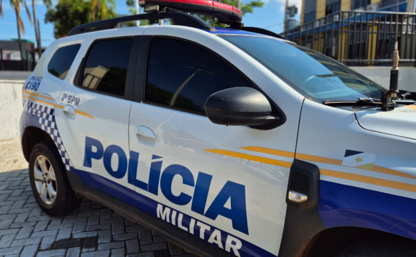 policia-militar-prende-condutor-por-embriaguez-apos-colisao-contra-muros-de-residencias-em-araguaina-–-pm-to