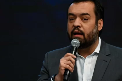 castro-renuncia-ao-governo-do-rj-um-dia-antes-de-julgamento-no-tse