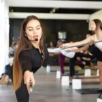 como-‘kill-bill’:-ioga-com-espada-vira-trend-em-nova-york