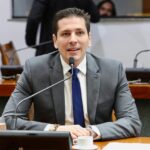 com-atuacao-de-olyntho,-ipva-zero-para-veiculos-eletricos-e-hibridos-e-ampliado