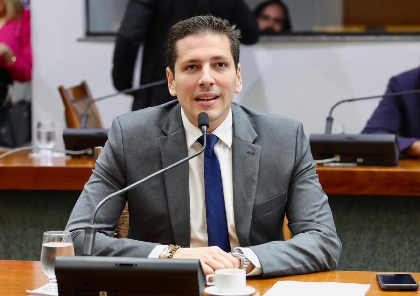 com-atuacao-de-olyntho,-ipva-zero-para-veiculos-eletricos-e-hibridos-e-ampliado