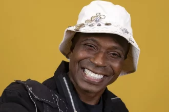 expulso-do-bbb-26,-edilson-capetinha-pede-desculpa-por-comportamento-no-reality