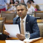 apos-solicitacao-de-moisemar-marinho,-governador-autoriza-reestruturacao-do-pccr-da-pm-e-bombeiros