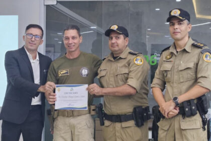 oficial-da-policia-militar-e-homenageado-por-empresarios-em-reconhecimento-ao-trabalho-na-regiao-sul-de-palmas-–-pm-to