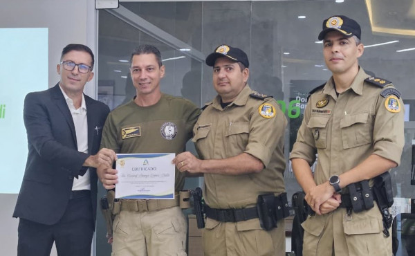 oficial-da-policia-militar-e-homenageado-por-empresarios-em-reconhecimento-ao-trabalho-na-regiao-sul-de-palmas-–-pm-to