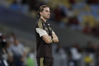 filipe-luis-deixa-o-comando-do-flamengo-apos-goleada-contra-o-madureira