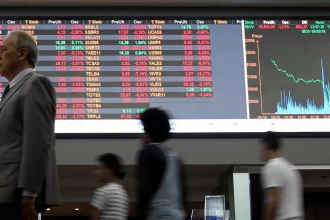 bolsas-despencam-pelo-mundo-apos-ira-anunciar-fechamento-do-estreito-de-hormuz