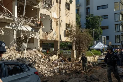 ira-ataca-de-surpresa-tel-aviv-com-missil-de-100-kg-e-deixa-feridos;-veja