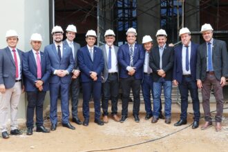 amelio-cayres-e-demais-deputados-visitam-obra-do-novo-predio-da-aleto