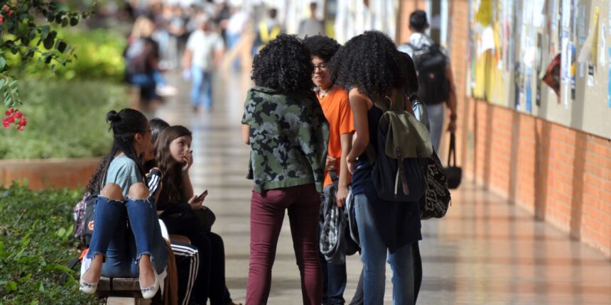 numero-de-alunos-de-ensino-superior-aumenta-em-2023-e-2024