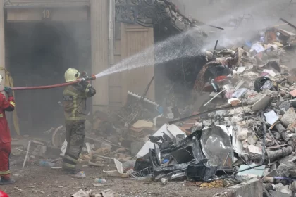 ataques-devastam-hospitais-no-ira-e-deixam-rastro-de-destruicao