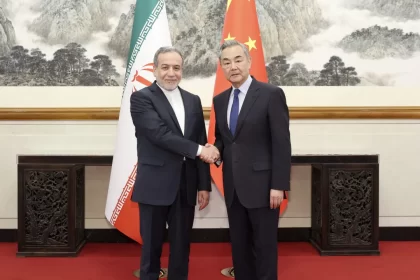 china-pressiona-por-paz-e-cobra-dialogo-imediato-no-conflito-com-o-ira