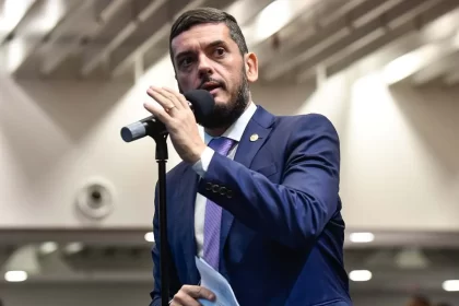 tse-determina-cassacao-imediata-de-mandato-de-rodrigo-bacellar,-presidente-da-alerj