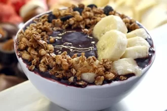 ambulante-cobra-r$-700-de-turistas-por-dois-acais-e-acaba-preso-no-rj