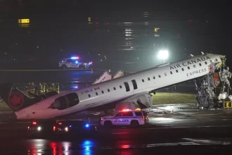 ‘salvaram-vidas’,-diz-passageira-sobre-pilotos-de-aviao-que-bateu-em-ny