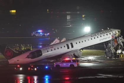 ‘salvaram-vidas’,-diz-passageira-sobre-pilotos-de-aviao-que-bateu-em-ny