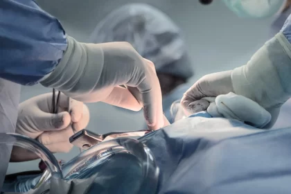 mulher-sofre-dano-cerebral-grave-apos-cirurgia-simples