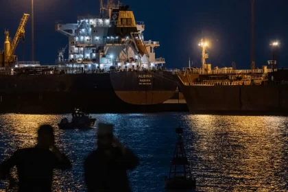 israel-mata-comandante-iraniano-ligado-ao-estreito-de-ormuz,-diz-jornal