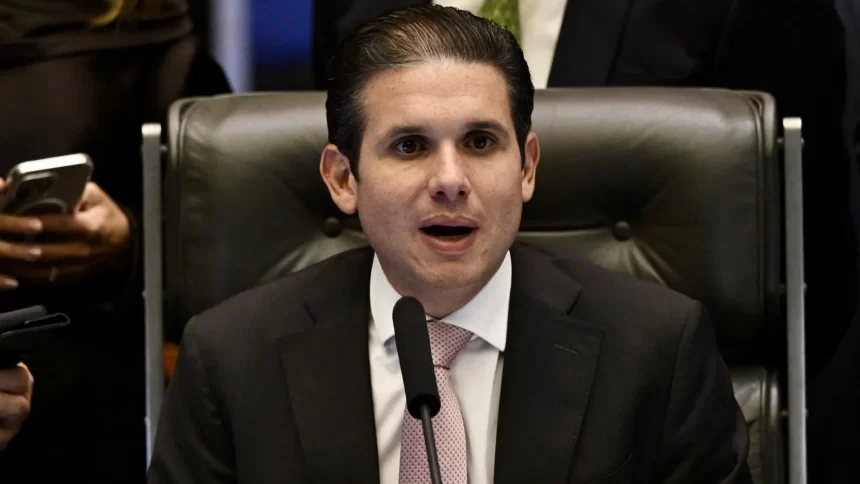 proposta-sobre-reducao-de-jornada-esta-acima-da-disputa-politica-neste-ano,-diz-hugo-motta