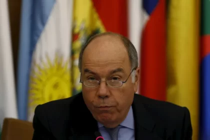 mauro-vieira-conversa-com-chanceler-do-ira-sobre-guerra-no-oriente-medio