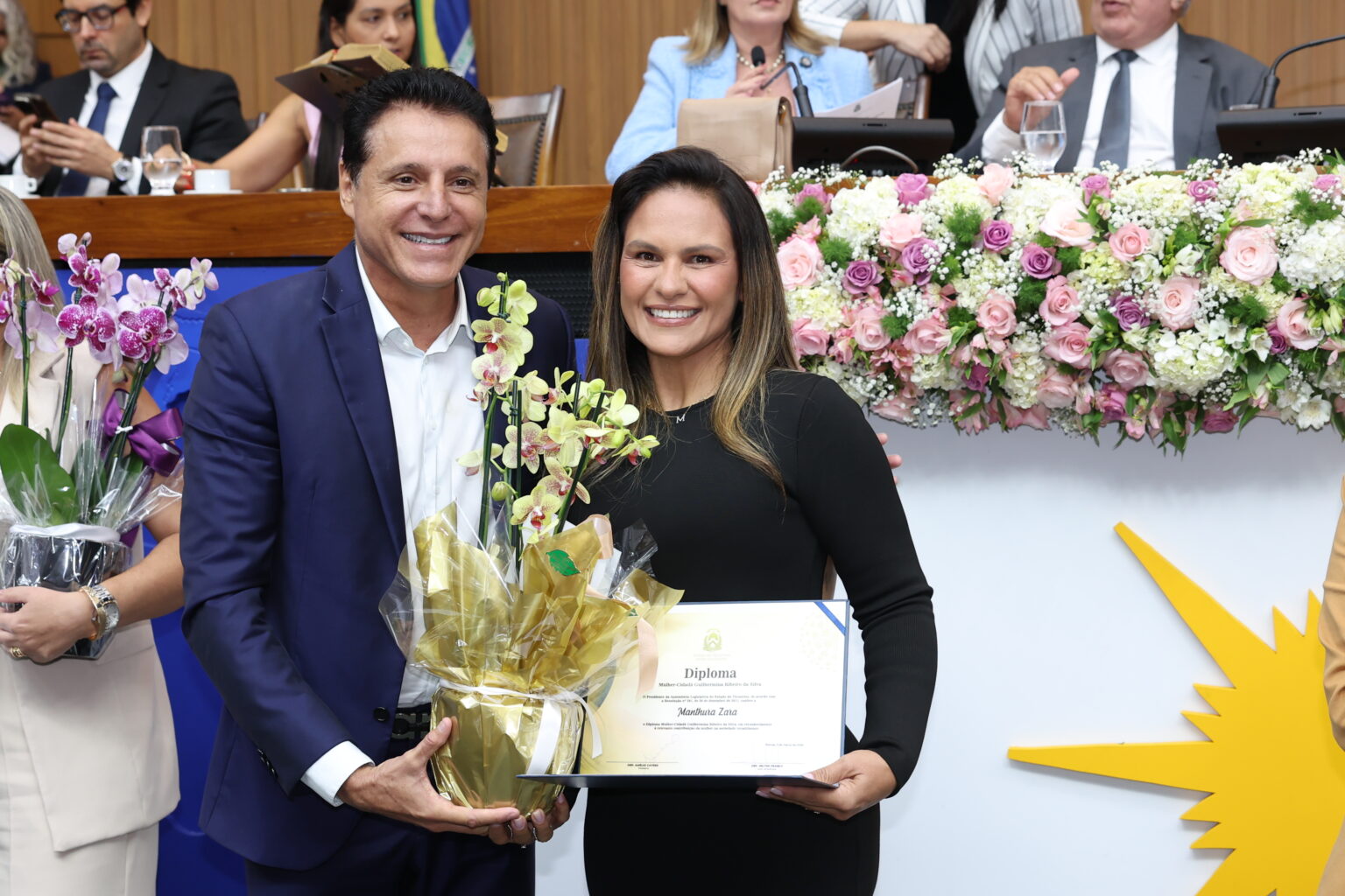 deputado-nilton-franco-homenageia-gestora-do-agronegocio-manthura-zara-em-sessao-pelo-dia-da-mulher