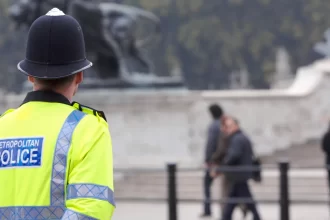 quatro-homens-sao-presos-em-londres-por-suspeita-de-espionagem-para-o-ira