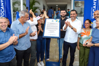 deputados-acompanham-governador-em-entrega-de-obra-e-premios-a-professores