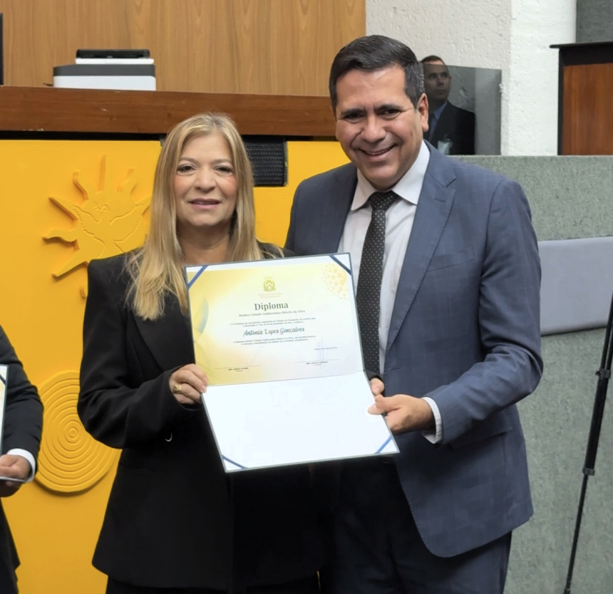 marcus-marcelo-homenageia-a-empresaria-antonia-lopes-durante-sessao-solene-do-dia-da-mulher