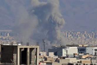 eua-e-israel-ampliam-ataques-em-nova-fase-da-guerra-no-ira