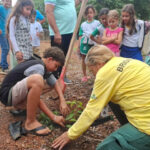 parque-estadual-do-cantao-realiza-doacao-e-plantio-de-mudas-em-escola-de-marianopolis