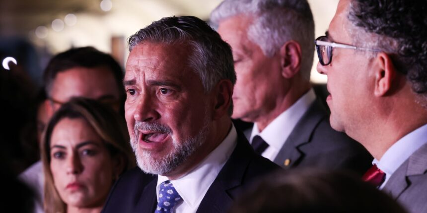 base-do-governo-pede-indiciamento-de-bolsonaro-na-cpmi-do-inss