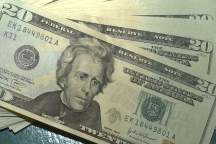 apesar-de-guerra,-dolar-cai-1,27%,-e-bolsa-sobe-3%-na-semana