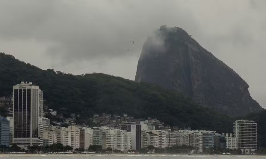 calor-da-lugar-a-chuva-e-queda-de-temperatura-no-rio;-confira-previsao-para-os-proximos-dias
