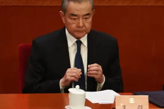 china:-guerra-no-ira-“nunca-devia-ter-eclodido”-(e-pede-“cessar-fogo”)