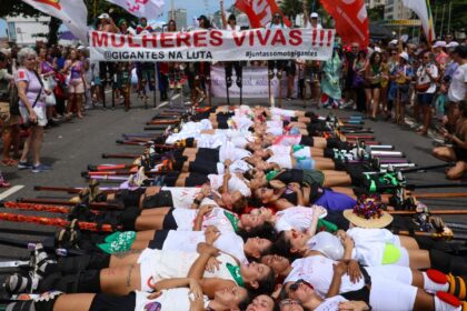 mulheres-se-reunem-em-copacabana-contra-a-violencia-e-o-feminicidio