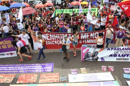 “parem-de-nos-matar”:-exigem-mulheres-no-8-de-marco-em-brasilia