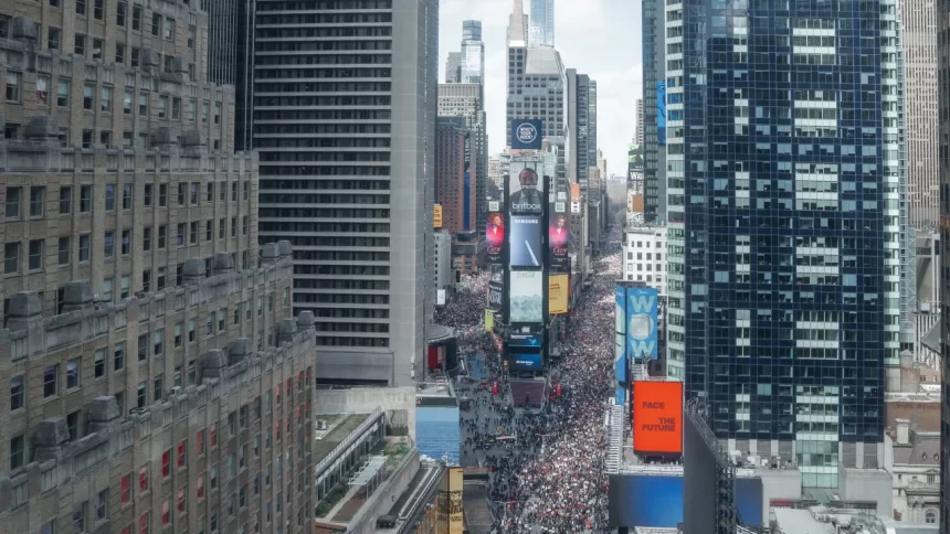 multidao-sai-as-ruas-de-nova-york-contra-governo-de-donald-trump