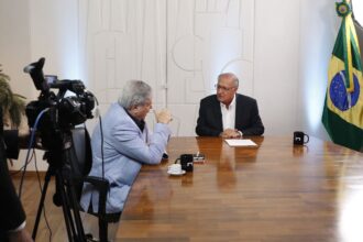 tv-brasil:-na-mesa-com-datena-estreia-nesta-terca-com-geraldo-alckmin