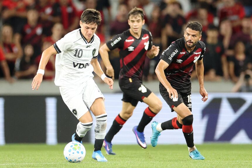 athletico-goleia-o-botafogo,-vira-vice-lider-e-deixa-o-alvinegro-no-z4