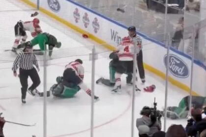 jogo-beneficente-entre-o-departamento-de-policia-e-o-corpo-de-bombeiros-de-nova-york-acaba-em-pancadaria-generalizada