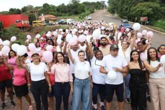 claudia-lelis-participa-de-caminhada-pelo-dia-da-mulher-no-sudeste