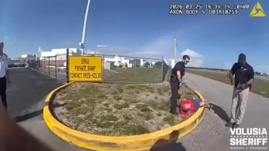 homem-invade-pista-de-aeroporto-e-tenta-entrar-em-avioes-nos-eua;-veja