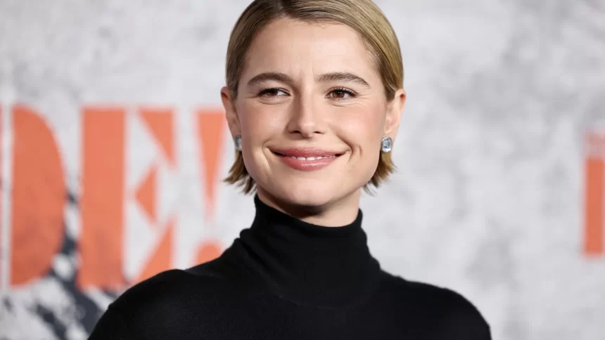 jessie-buckley-e-criticada-apos-dizer-que-pediu-ao-marido-para-se-livrar-dos-gatos