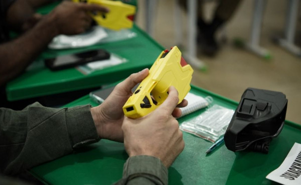 policia-militar-capacita-policiais-como-multiplicadores-no-uso-da-arma-de-conducao-eletrica-taser-x2