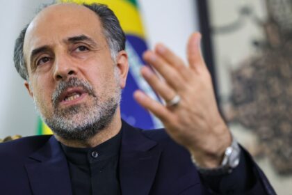 ilusao-de-negociacao-entre-eua-e-ira-virou-piada,-diz-embaixador