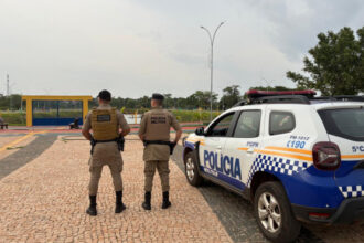 homem-e-preso-pela-pm-depois-de-agredir-companheira-em-ananas